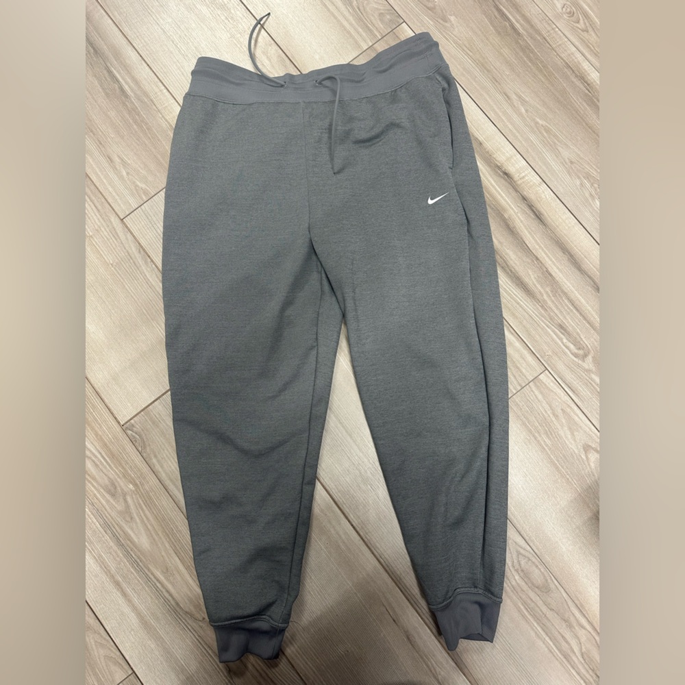Nike therma joggers